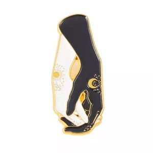 🌺4 Items 25$🌺 Hand in Hand Day & Night Enamel Brooch Pin NWT